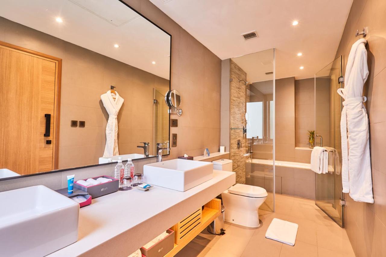 Aloft New Delhi Aerocity Ngoại thất bức ảnh Bathroom
