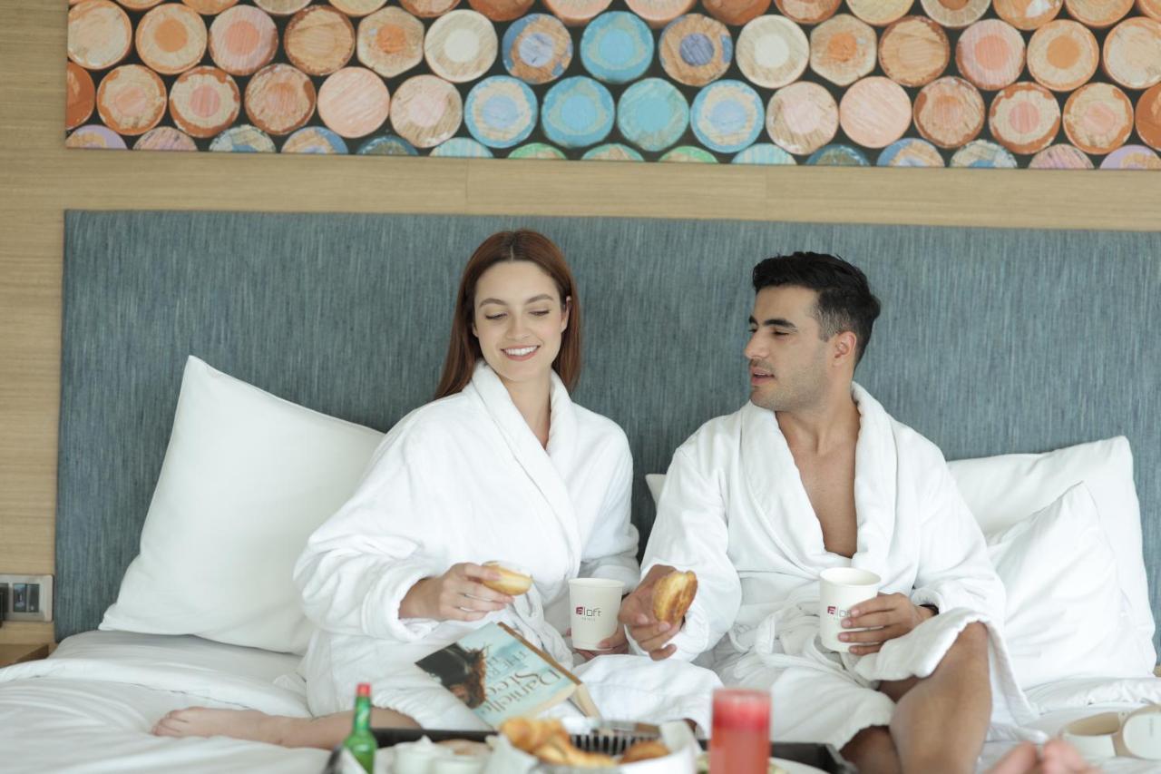 Aloft New Delhi Aerocity Ngoại thất bức ảnh A couple wearing bathrobes