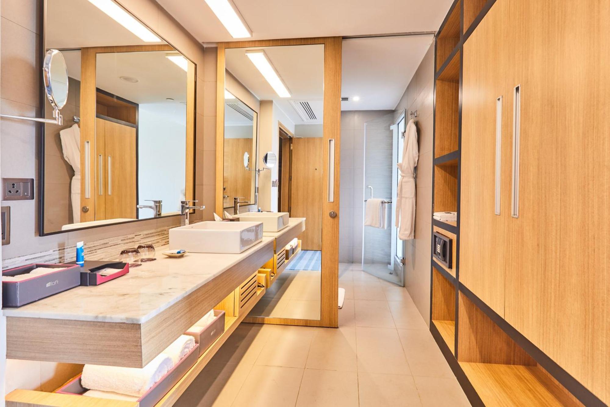 Aloft New Delhi Aerocity Ngoại thất bức ảnh Bathroom